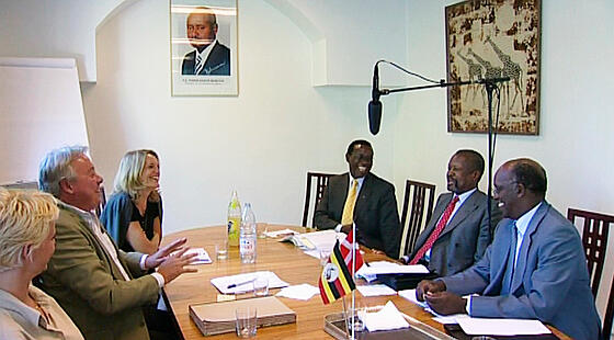 layout image (to proper size of the container)