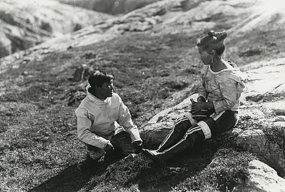 layout image (to proper size of the container)