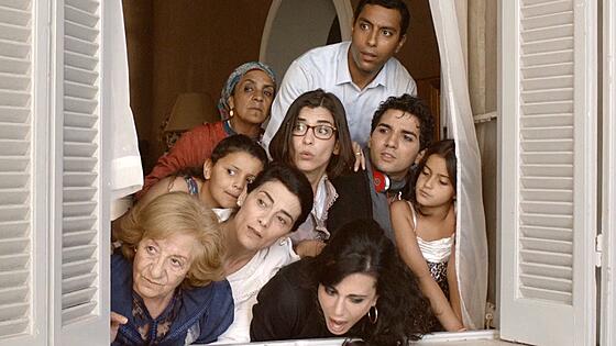 layout image (to proper size of the container)