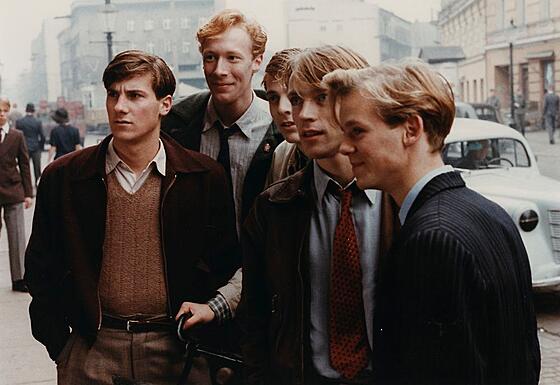 layout image (to proper size of the container)