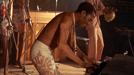 layout image (to proper size of the container)