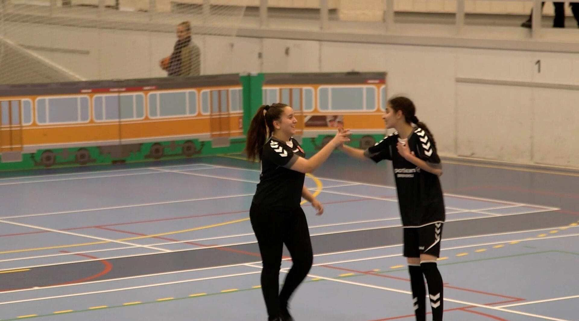 Girls United,  afsnit 8 - 99% klar til kamp