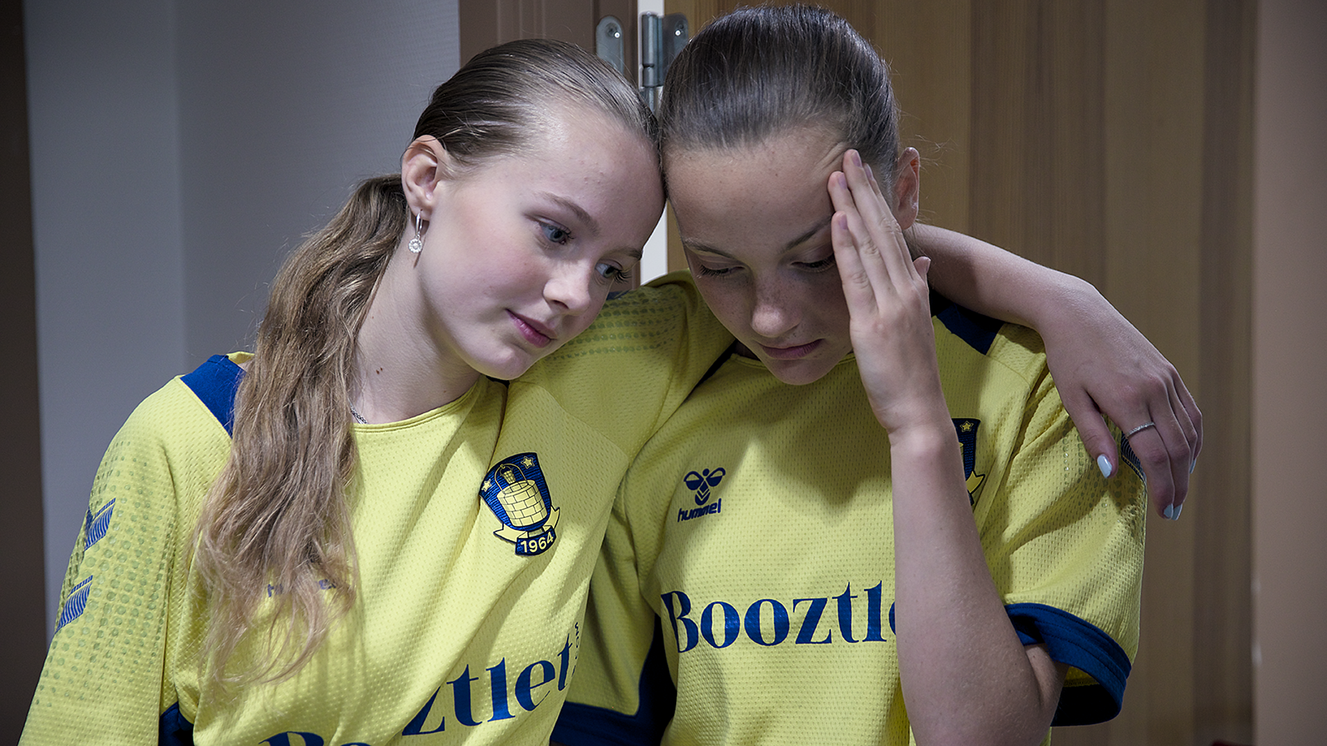 Brøndbypigerne 7 - Gigantisk voksenskældud