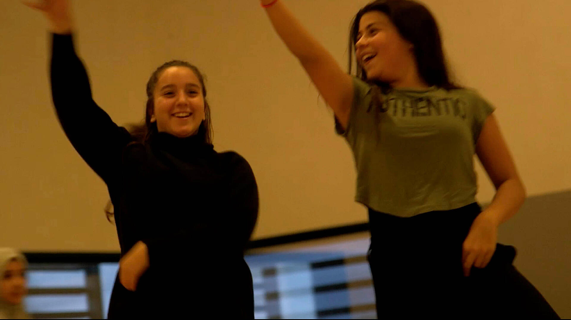 Girls United, afsnit 7 - Azall tager røven på Aya