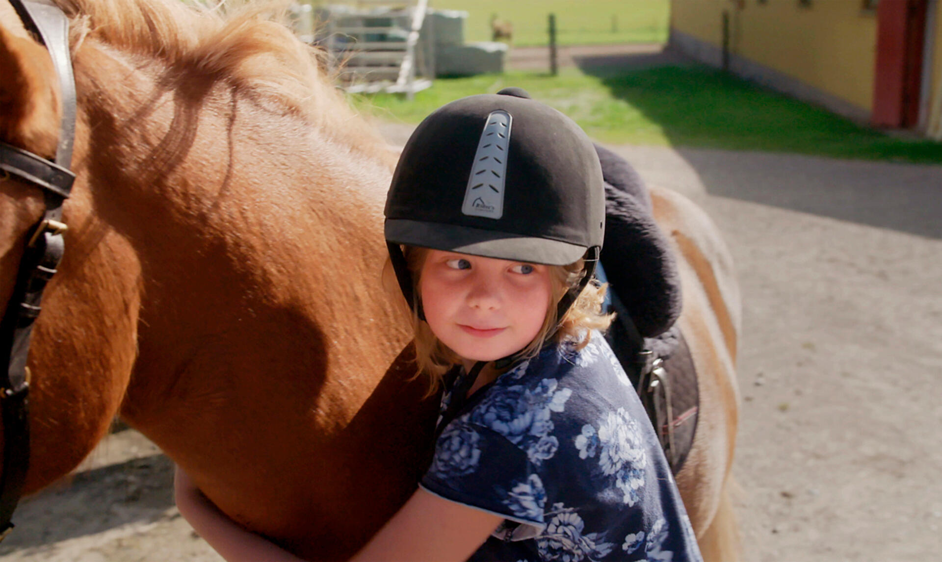 Vores børnehjem - Lærke og Sarah skal ride - 4:9