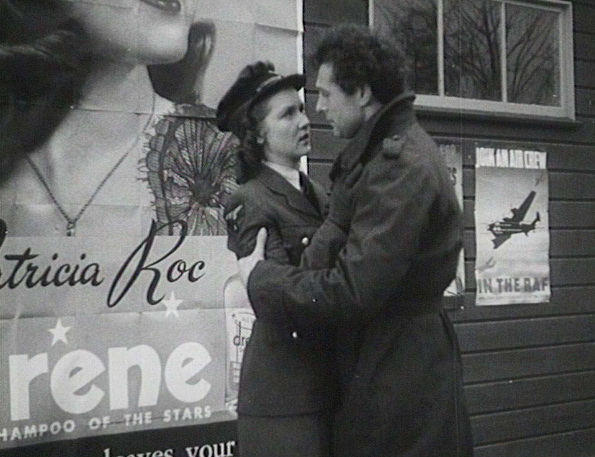 Støt står den danske Sømand