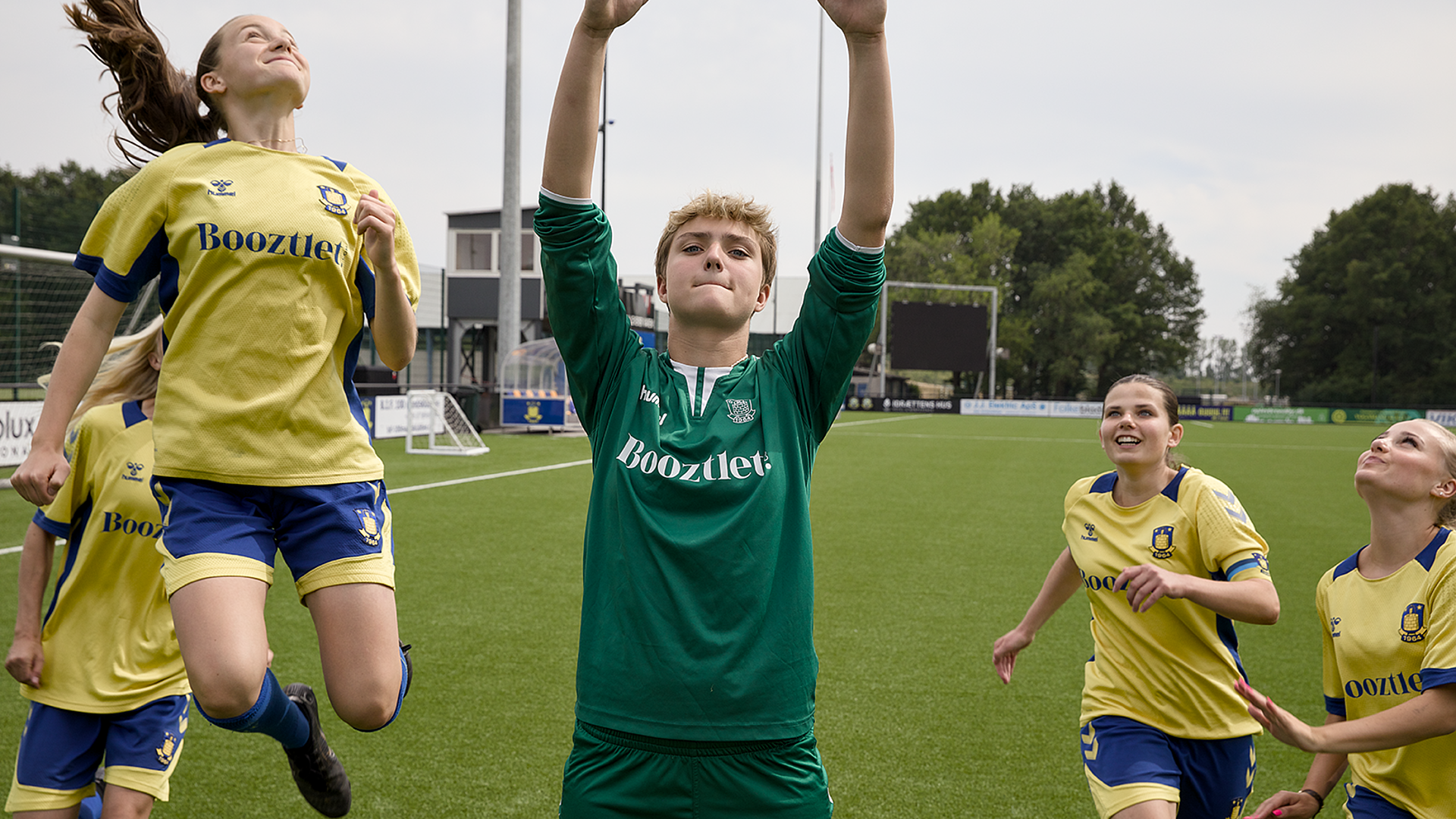 Brøndbypigerne 4 - Jeg vil på landsholdet!