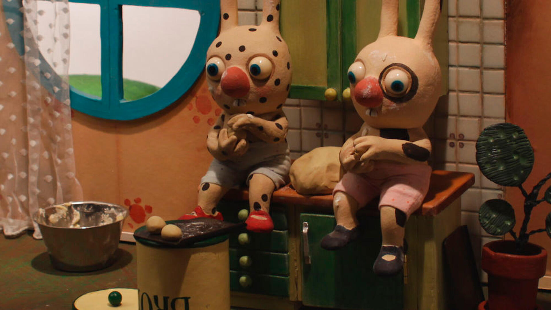 Prik og Plet leger med dej