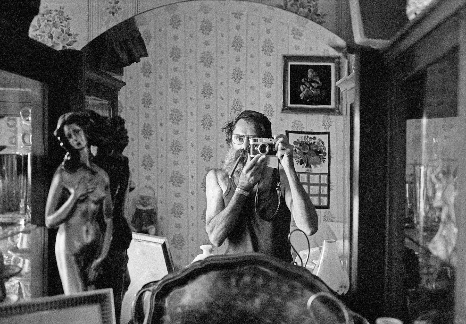 1341 frames of love and war