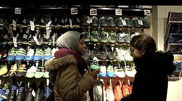 Girls United, afsnit 2 - Rahma shopper nyt udstyr