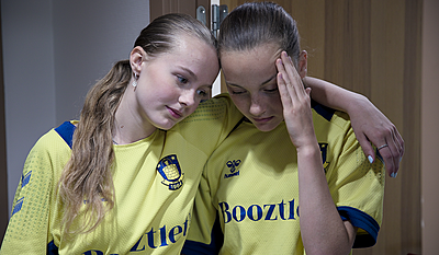 Brøndbypigerne 7 - Gigantisk voksenskældud