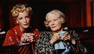 Mrs. Henderson præsenterer