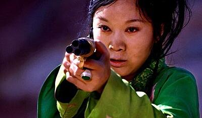 En kvinde, en pistol og en nudelbar