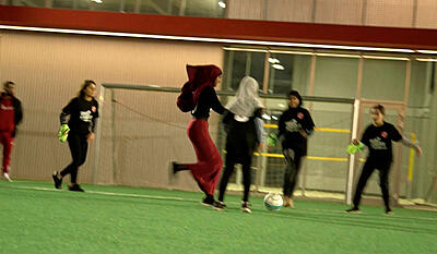 Girls United, afsnit 1 - Vi spiller efter gadens regler