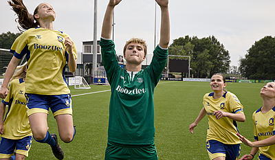 Brøndbypigerne 4 - Jeg vil på landsholdet!