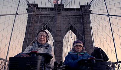 Shirley & Hinda - oprørske oldemødre