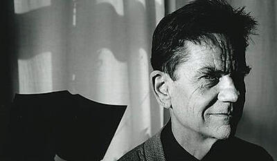 At gå op ad væggen