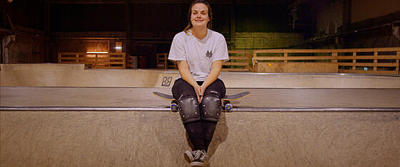 layout image (to proper size of the container)