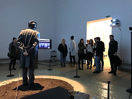 layout image (to proper size of the container)