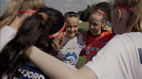 layout image (to proper size of the container)