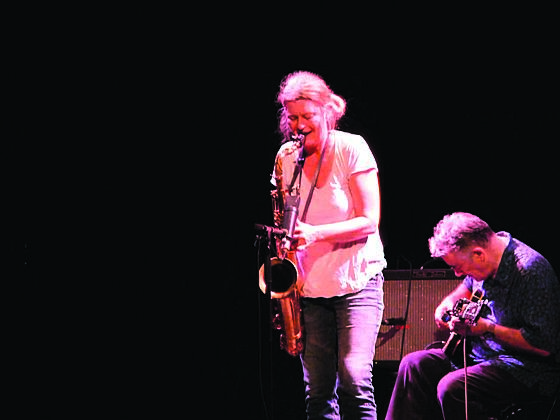 layout image (to proper size of the container)