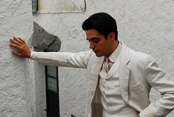 layout image (to proper size of the container)