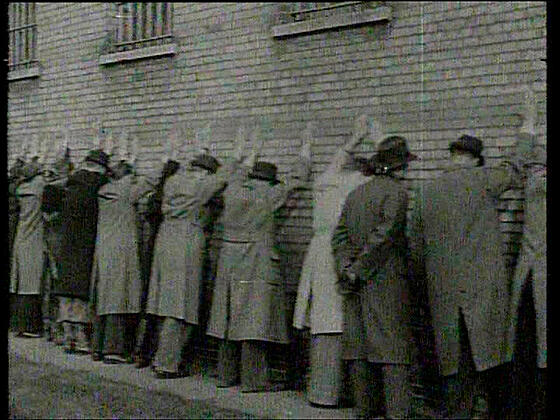 layout image (to proper size of the container)