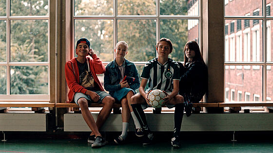 layout image (to proper size of the container)