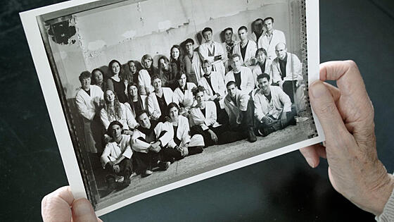 layout image (to proper size of the container)