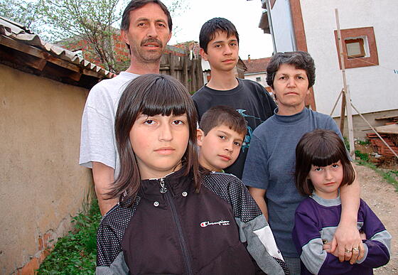 layout image (to proper size of the container)