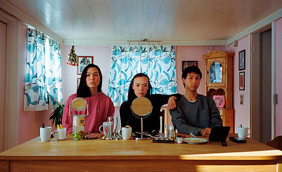 layout image (to proper size of the container)