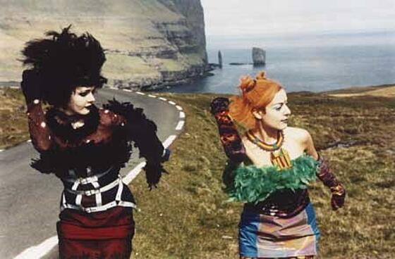 layout image (to proper size of the container)