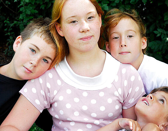 layout image (to proper size of the container)