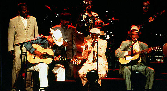 layout image (to proper size of the container)