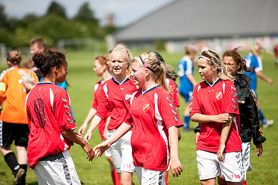 layout image (to proper size of the container)