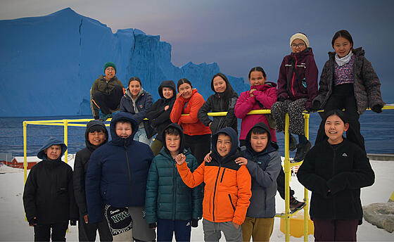 layout image (to proper size of the container)