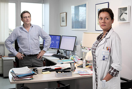 layout image (to proper size of the container)