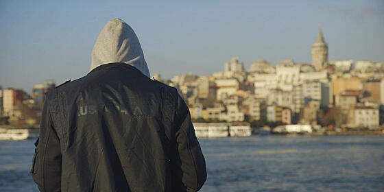 layout image (to proper size of the container)