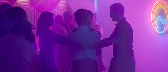 layout image (to proper size of the container)