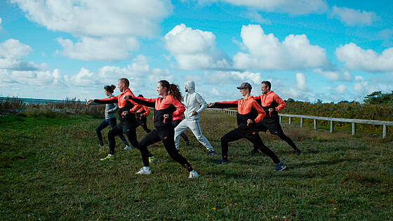 layout image (to proper size of the container)