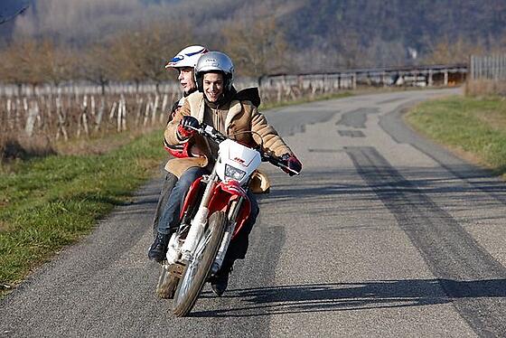 layout image (to proper size of the container)