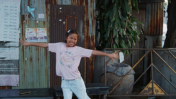 layout image (to proper size of the container)