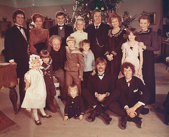 layout image (to proper size of the container)