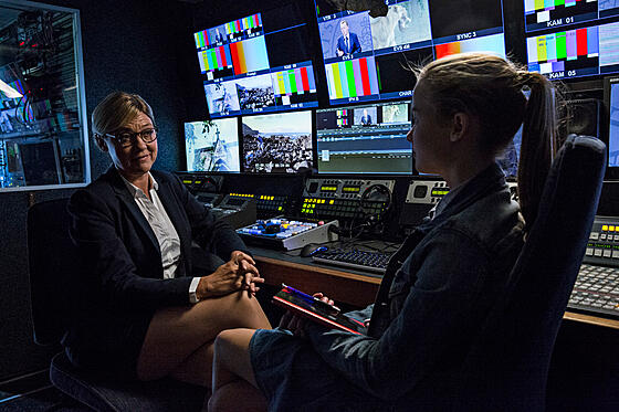 layout image (to proper size of the container)