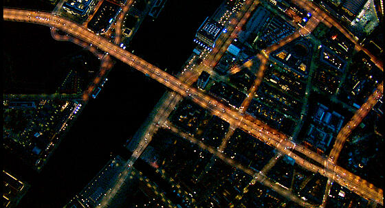 layout image (to proper size of the container)