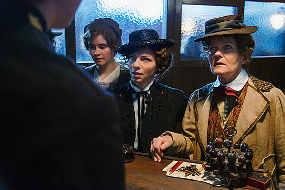 layout image (to proper size of the container)