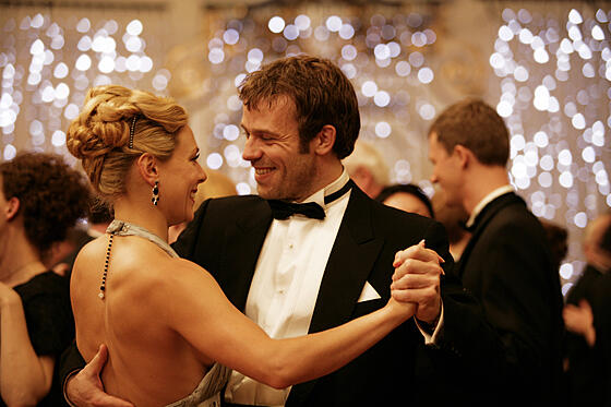 layout image (to proper size of the container)