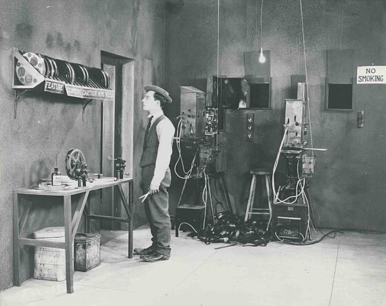 layout image (to proper size of the container)