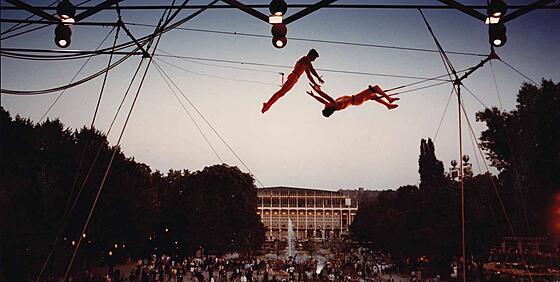 layout image (to proper size of the container)