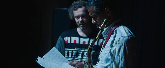 layout image (to proper size of the container)